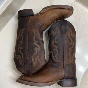 Kids Cody James Cowboy Boots size 2